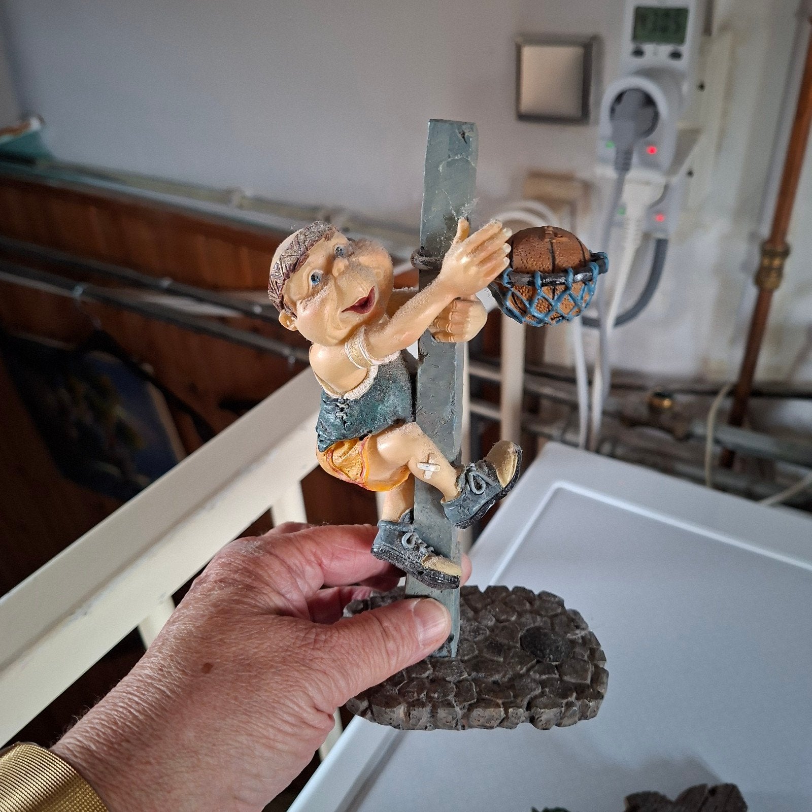 Laaf beeldje met basketbal - Uniek decoratiestuk, Verzamelen, Ophalen, Gebruikt, Laaf