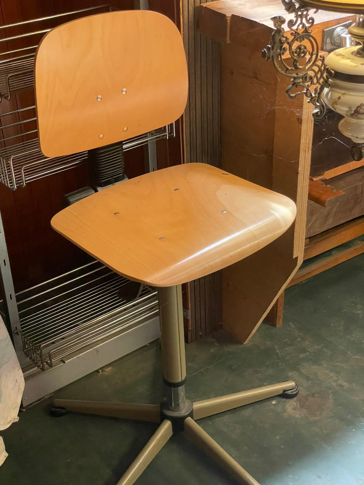 Laborantenstoel, Huis en Inrichting, Bureaustoelen, Ophalen, Zo goed als nieuw, Zwart
