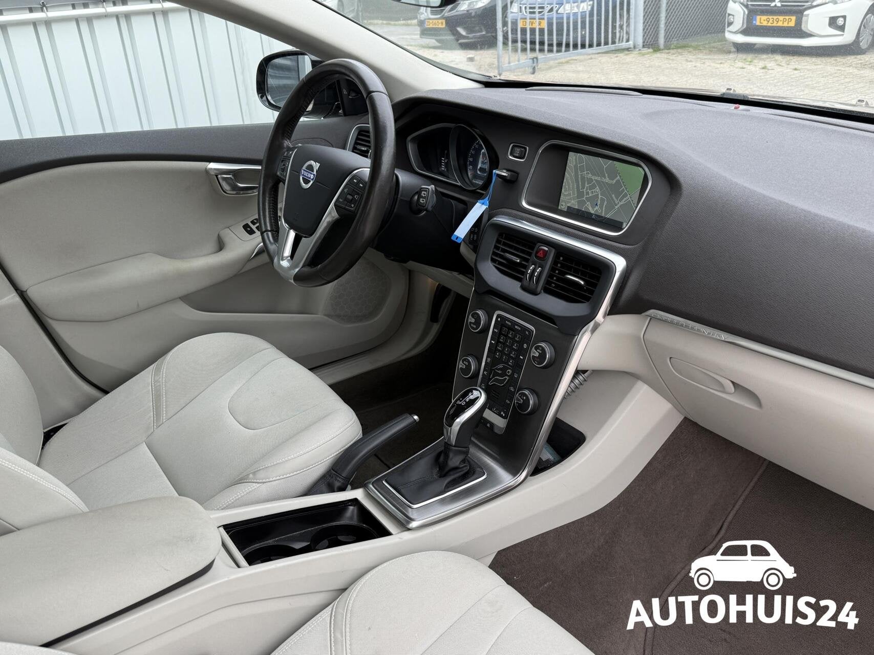 Volvo V40 Cross Country 1.5 T3 AUTOMAAT Momentum |ACC|Dealer, Auto's, Dealer onderhouden, Stof, Origineel Nederlands, Bedrijf