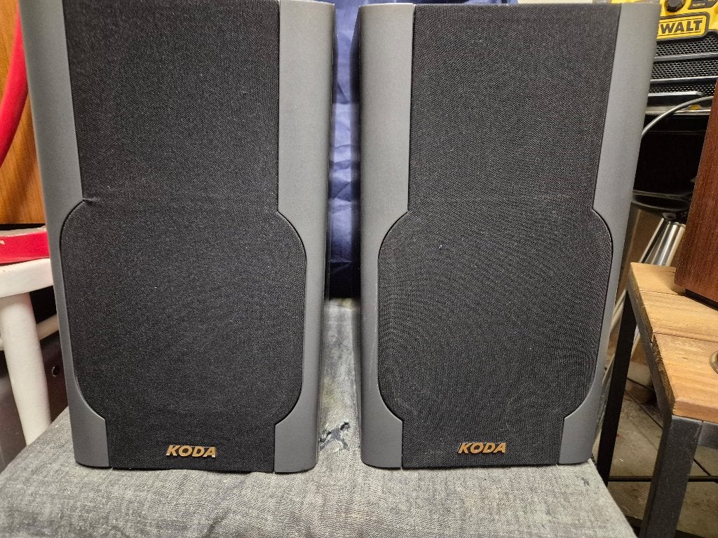 Koda J665 Speakers, Gebruikt, 120 watt of meer, Front, Rear of Stereo speakers, Ophalen