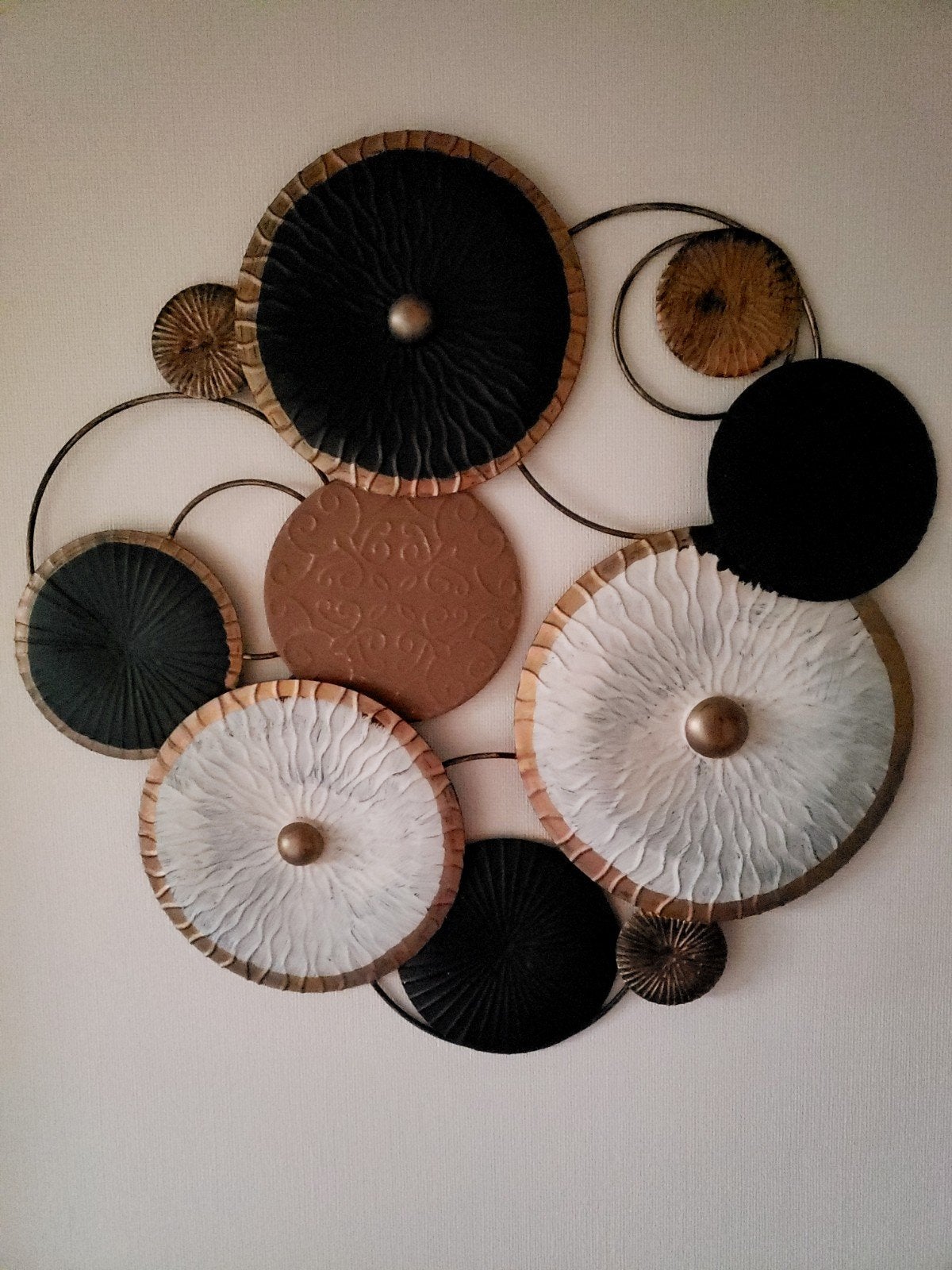 Metalen wanddecoratie met cirkels - Modern design, Metaal, Wandsculptuur, Meerkleurig, Ophalen of Verzenden