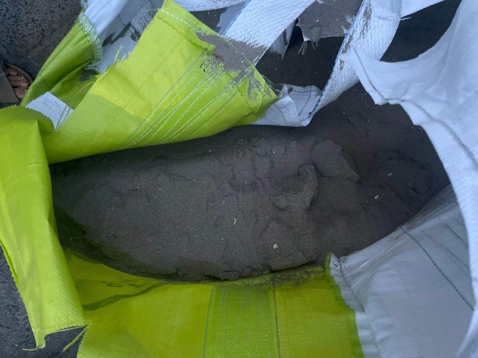 GRATIS - 0,3 m3 ophoog zand, Tuin en Terras, Zand, Ophalen, Zo goed als nieuw, Ophoogzand