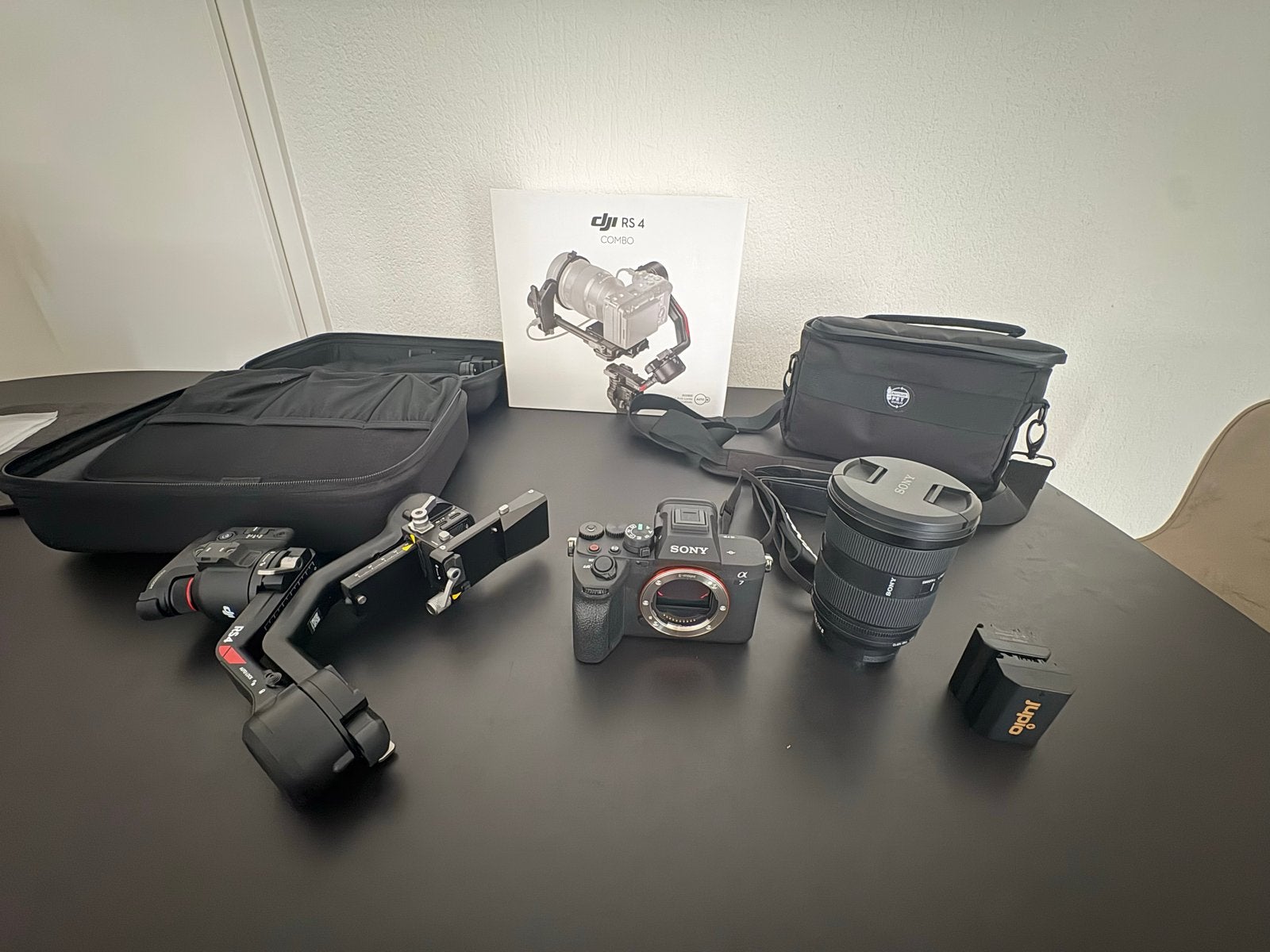 Sony A7 IV (ILCE-7) met FE 28-70mm lens en DJI RS4 Combo, Audio, Tv en Foto, Ophalen of Verzenden, Zo goed als nieuw, Accu, Sony