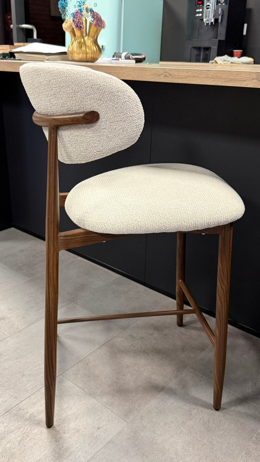 Barstoelen Japandi stijl Beige/Taupe Walnoot, Ophalen, 5 krukken of meer, Met voetsteun, 60 tot 90 cm