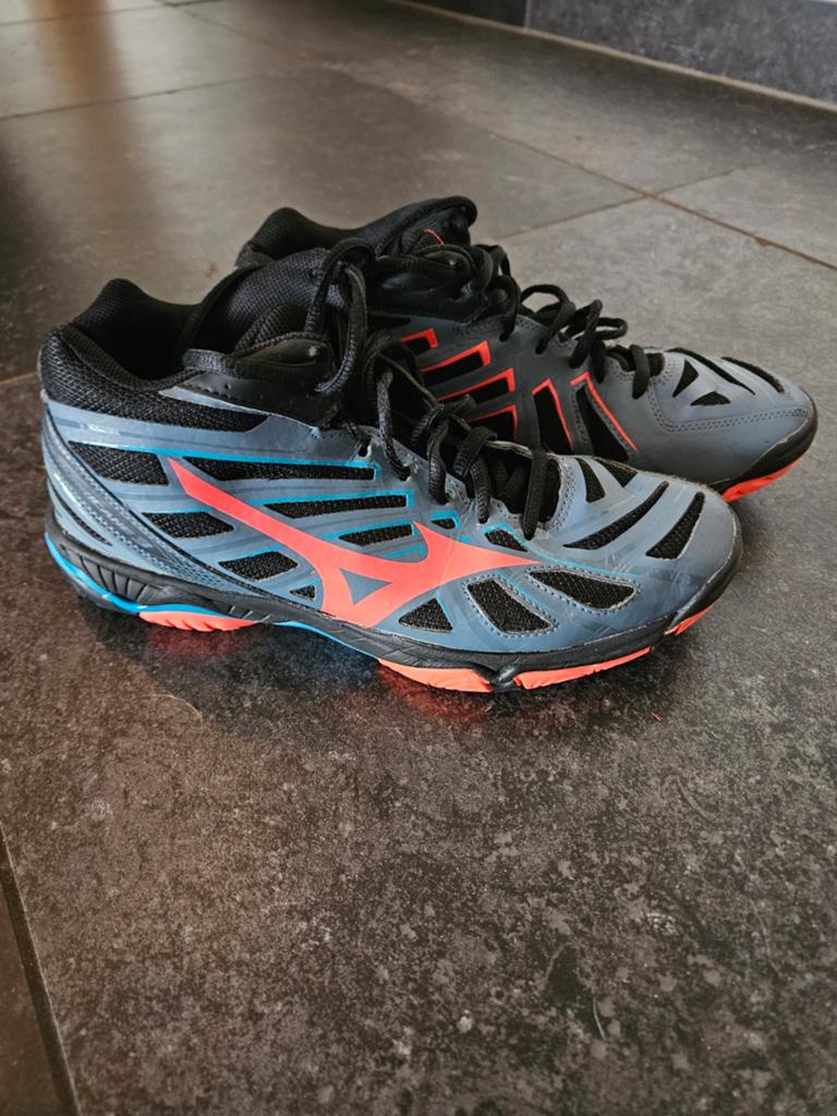 Mizuno Sportschoenen Maat 41 - Grijs/Oranje/Blauw, Sportschoenen, Ophalen of Verzenden, Zo goed als nieuw, Grijs
