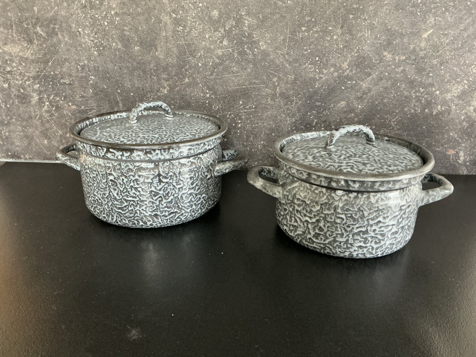 Set van 2 vintage emaille pannetjes - grijs gespikkeld, Ophalen