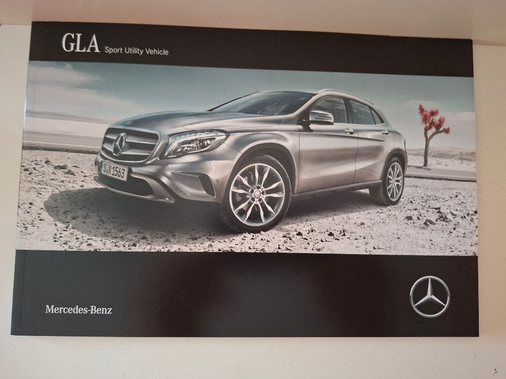 Mercedes Benz GLA SUV  -  2015, Boeken, Ophalen of Verzenden, Zo goed als nieuw, Mercedes