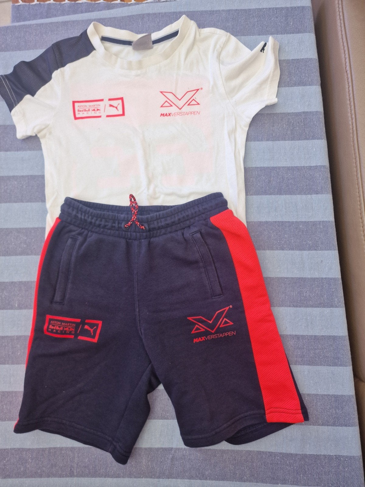 Max Verstappen Red Bull Racing Puma set (shirt + broekje), Kinderen en Baby's, Ophalen of Verzenden, Zo goed als nieuw, Puma, Jongen