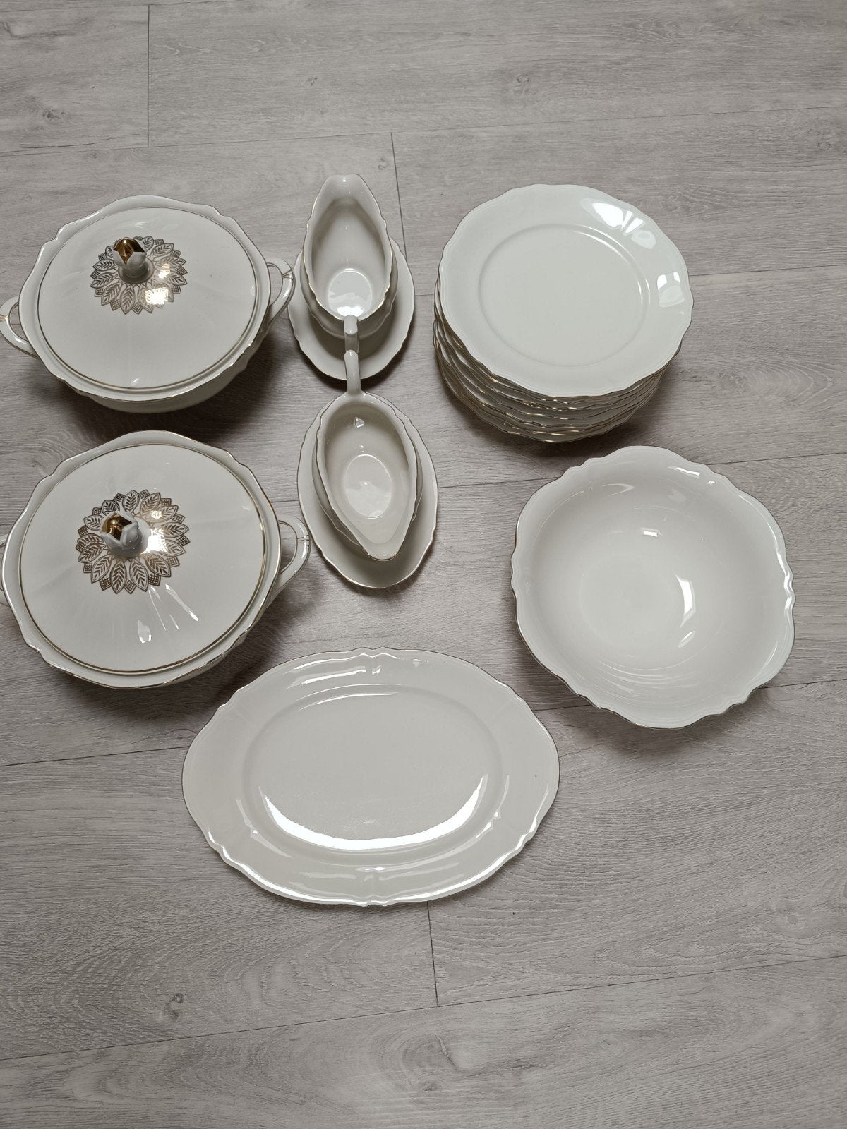 Prachtig wit porseleinen servies met gouden rand, Antiek en Kunst, Antiek | Servies compleet, Ophalen