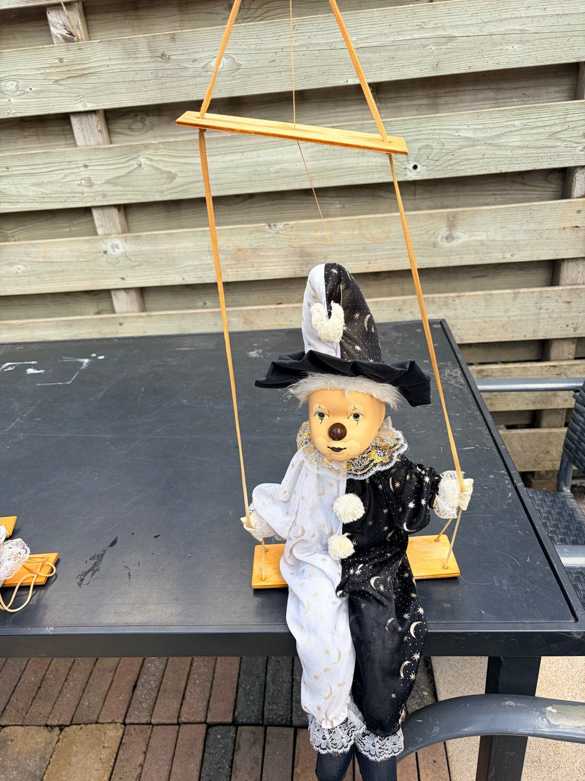 Vintage Clown/Pierrot op houten schommel - Decoratief, Ophalen, Gebruikt