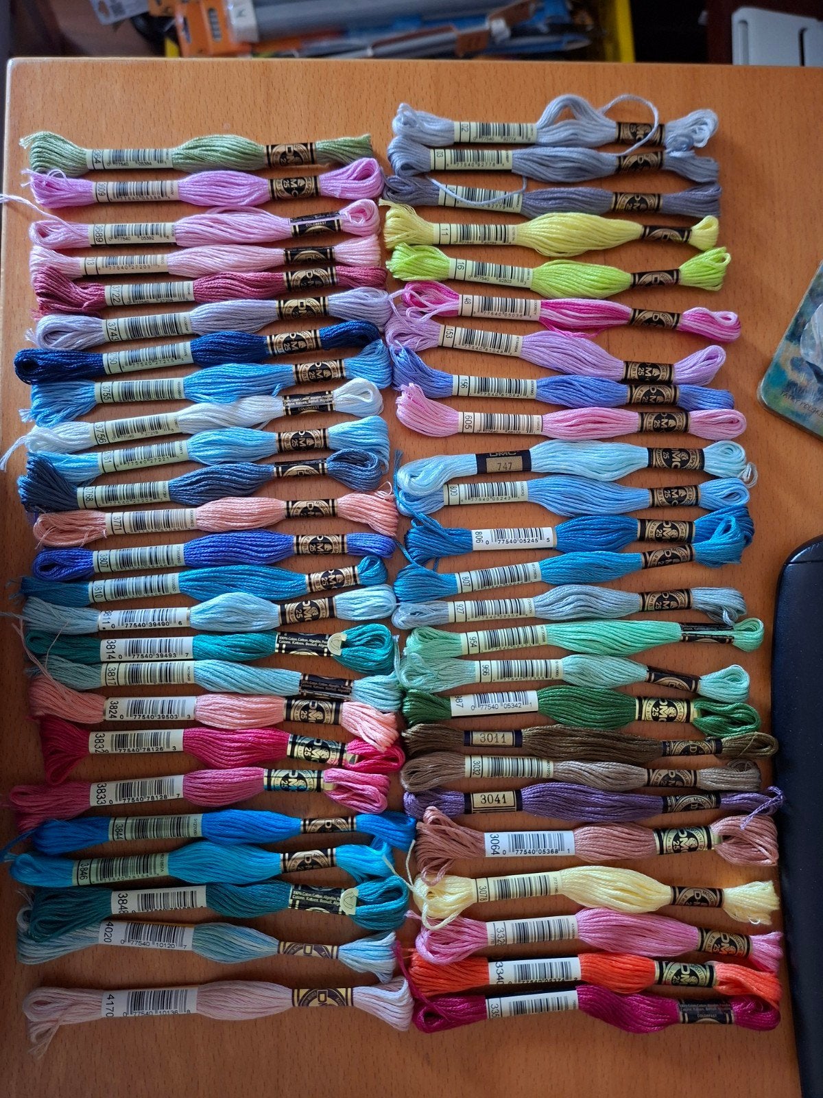 50 strengen dmc borduurgaren, Nieuw, Ophalen of Verzenden, Handborduren, Borduurgaren of Zijde