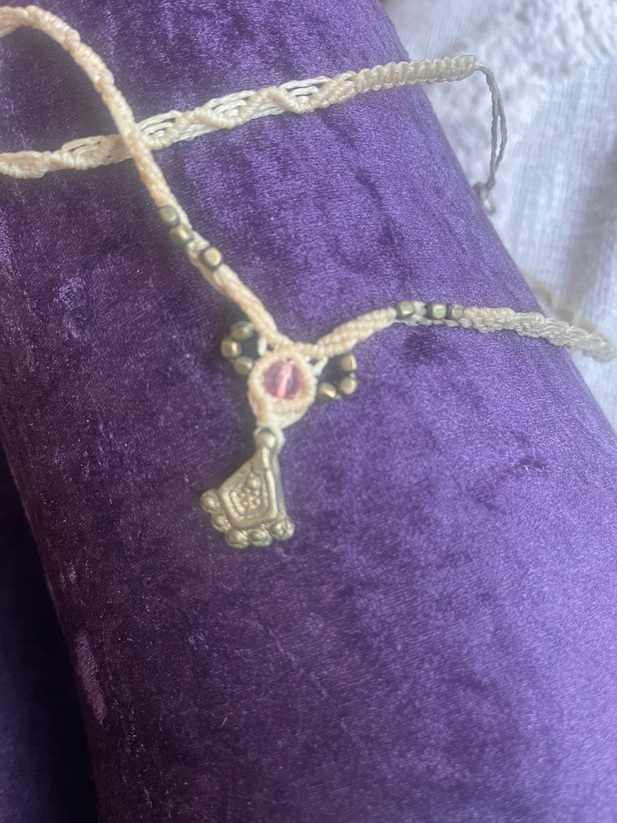 Fijne Macramé Ketting met Etnische Hanger  • Boho / Ibiza, Ophalen of Verzenden, Zo goed als nieuw, Overige materialen