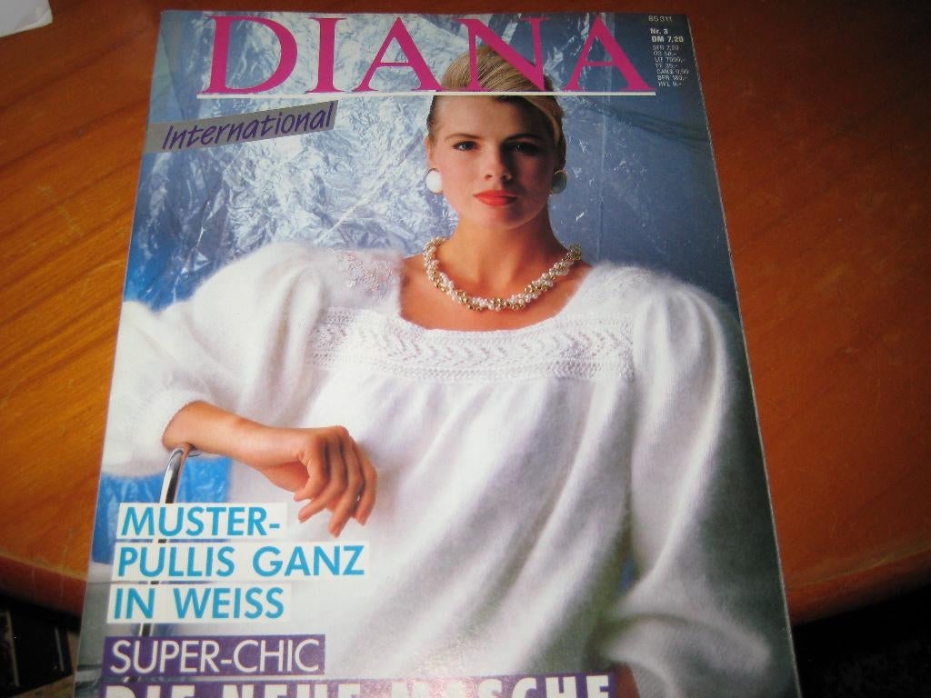 Diana International: Muster-Pullis ganz in weiss, Ophalen of Verzenden, Zo goed als nieuw, Breien en Haken