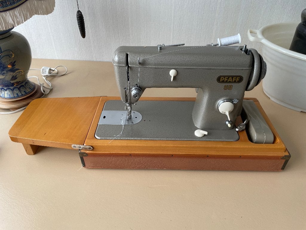 Pfaff 60 naaimachine, Hobby en Vrije tijd, Naaimachines en Toebehoren, Ophalen, Gebruikt, Naaimachine, Pfaff