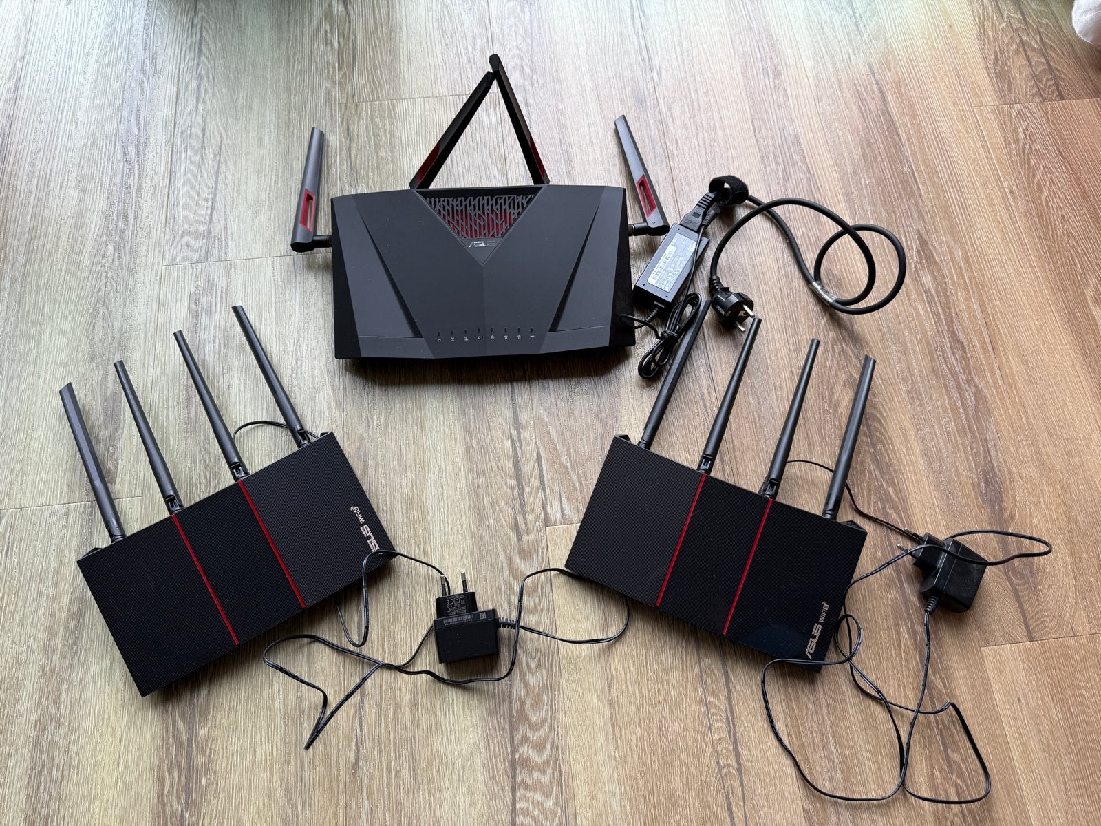 ASUS Routers: RT-AX55 (2x) en RT-AC88U, Ophalen of Verzenden, Gebruikt, Router