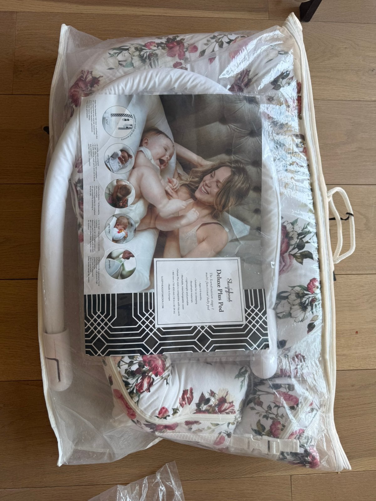 Sleepyhead Deluxe+ Pod / Nest with Toy Arch (0-8 Months), Ophalen, Zo goed als nieuw