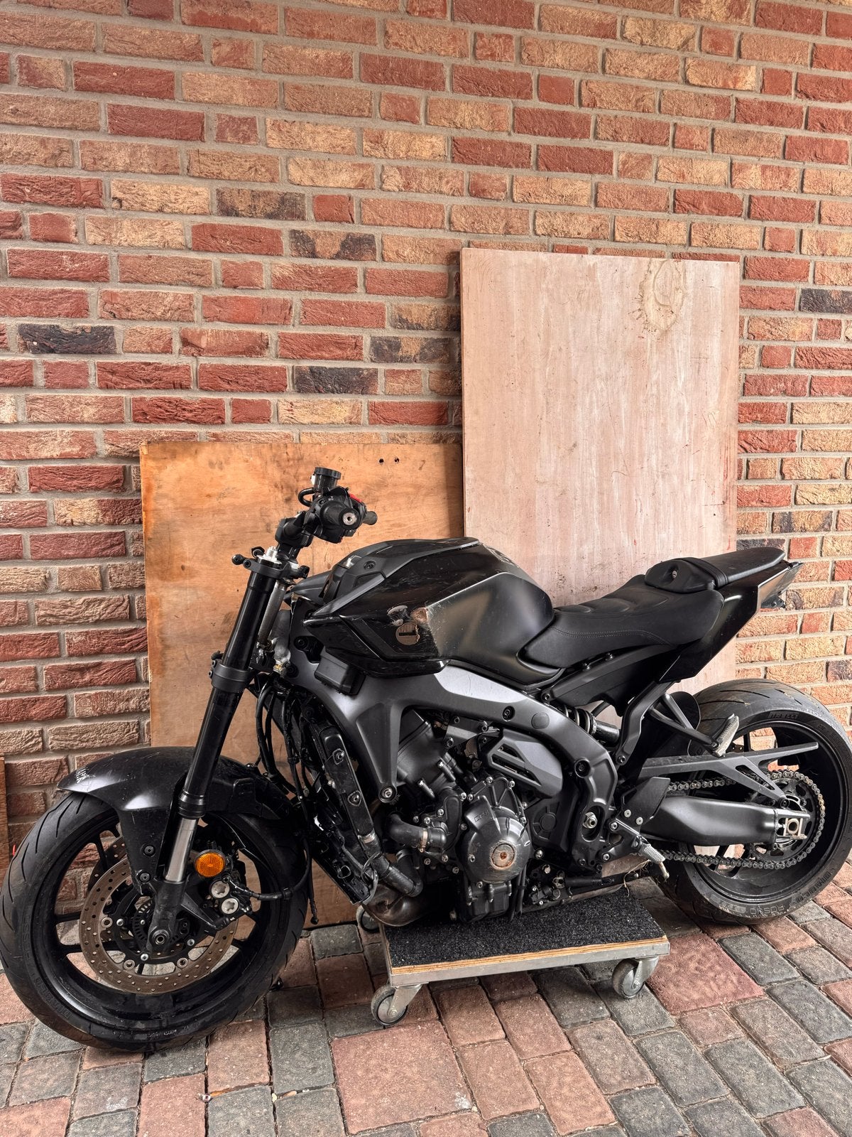Yamaha MT-09 2025 - Schadevoertuig/Onderdelen, Ophalen