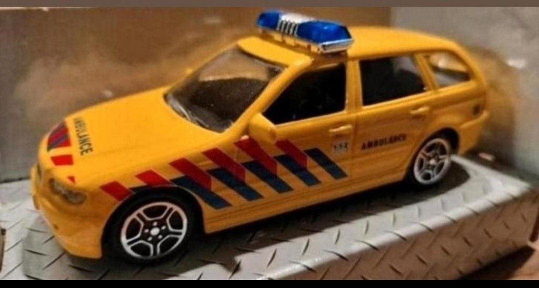 BMW E 46 ..3 SERIE STATION AMBULANCE 1/43, Ophalen of Verzenden, Nieuw, Auto, Overige merken