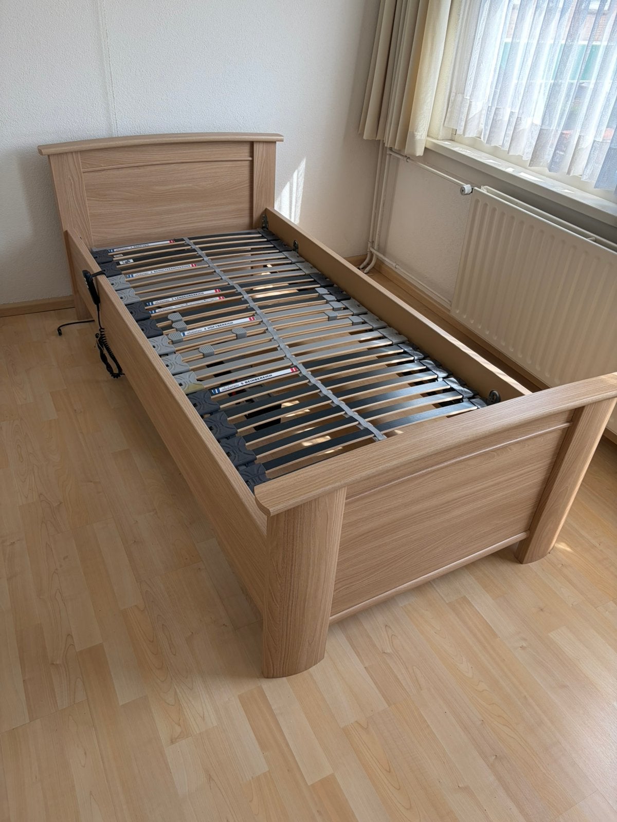 Seniorenbed elektrisch verstelbaar, Ophalen, Verstelbaar, 90 cm, Eenpersoons