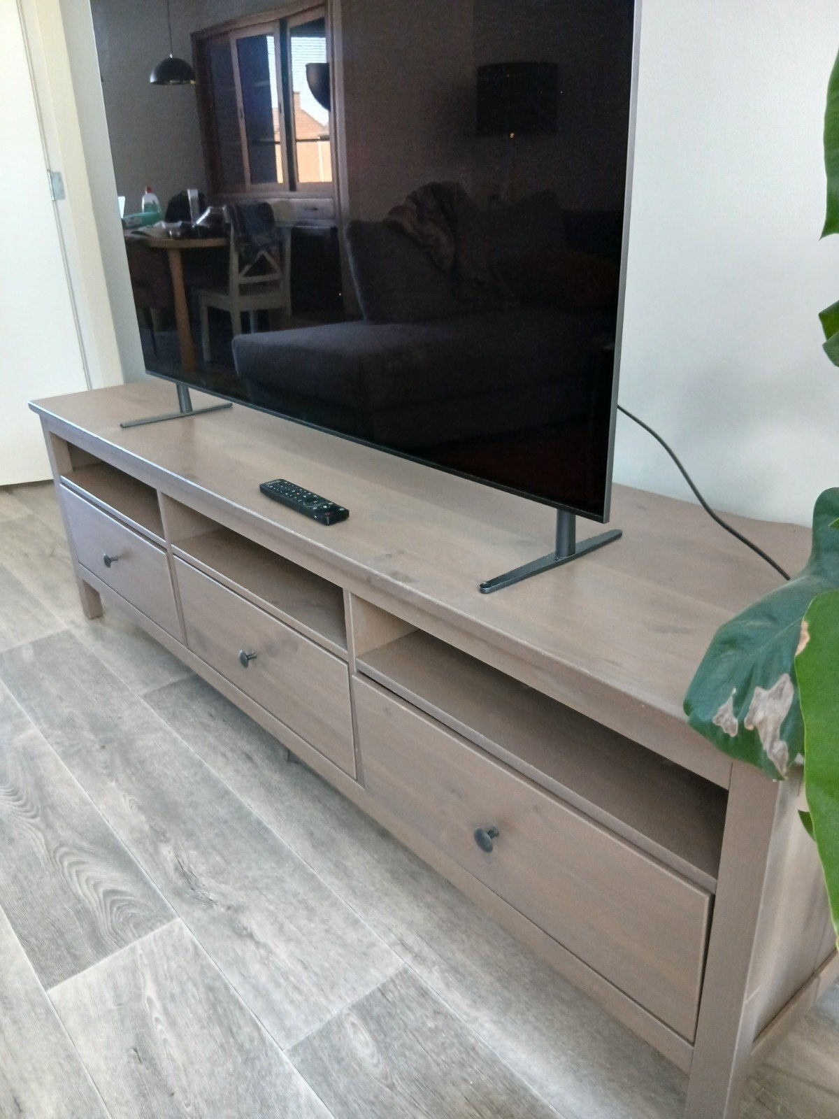Stijlvol grijs houten TV meubel!, Huis en Inrichting, Kasten | Televisiemeubels, Gebruikt, 150 tot 200 cm, Ophalen of Verzenden