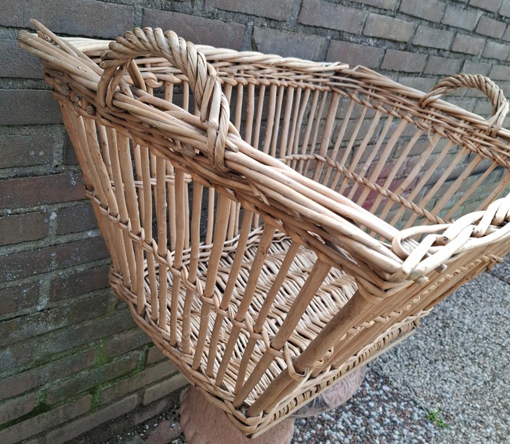 Wasmand, tenen. Frankrijk. Ca 1930. 70/57/40 cm., Ophalen, Gebruikt, Overige kleuren, Overige typen