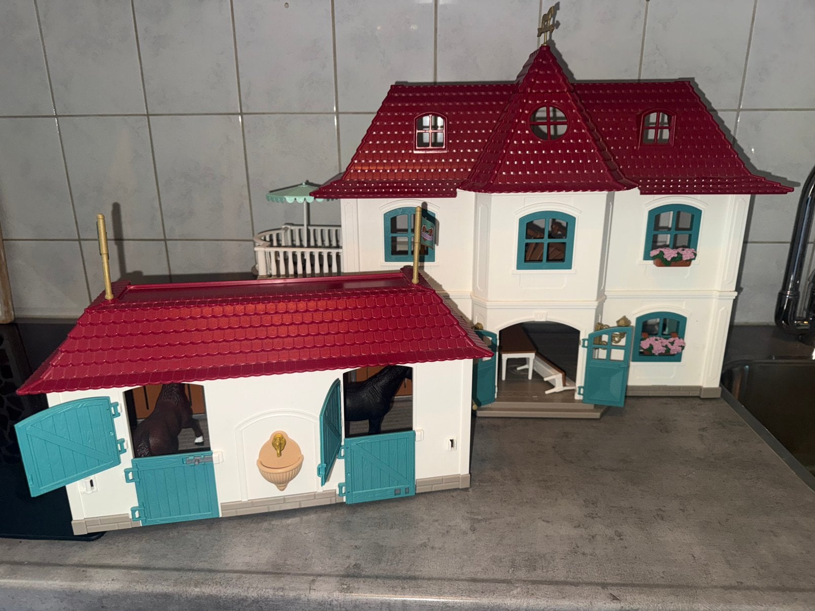 Schleich Horse Club Landhuis en stal aan het meer, Kinderen en Baby's, Ophalen of Verzenden, Zo goed als nieuw, Toebehoren