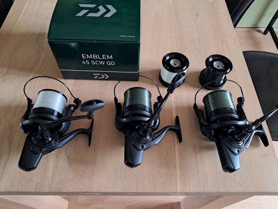 Daiwa Emblem 45 SCW QD molens,Shimano speedmaster., Watersport en Boten, Hengelsport | Karpervissen, Ophalen, Zo goed als nieuw