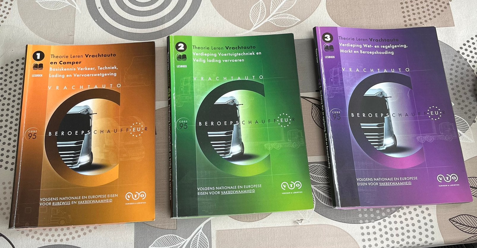 Theorie boeken vrachtwagen rijbewijs module 1 2 en 3, Boeken, Ophalen, Zo goed als nieuw, Niet van toepassing