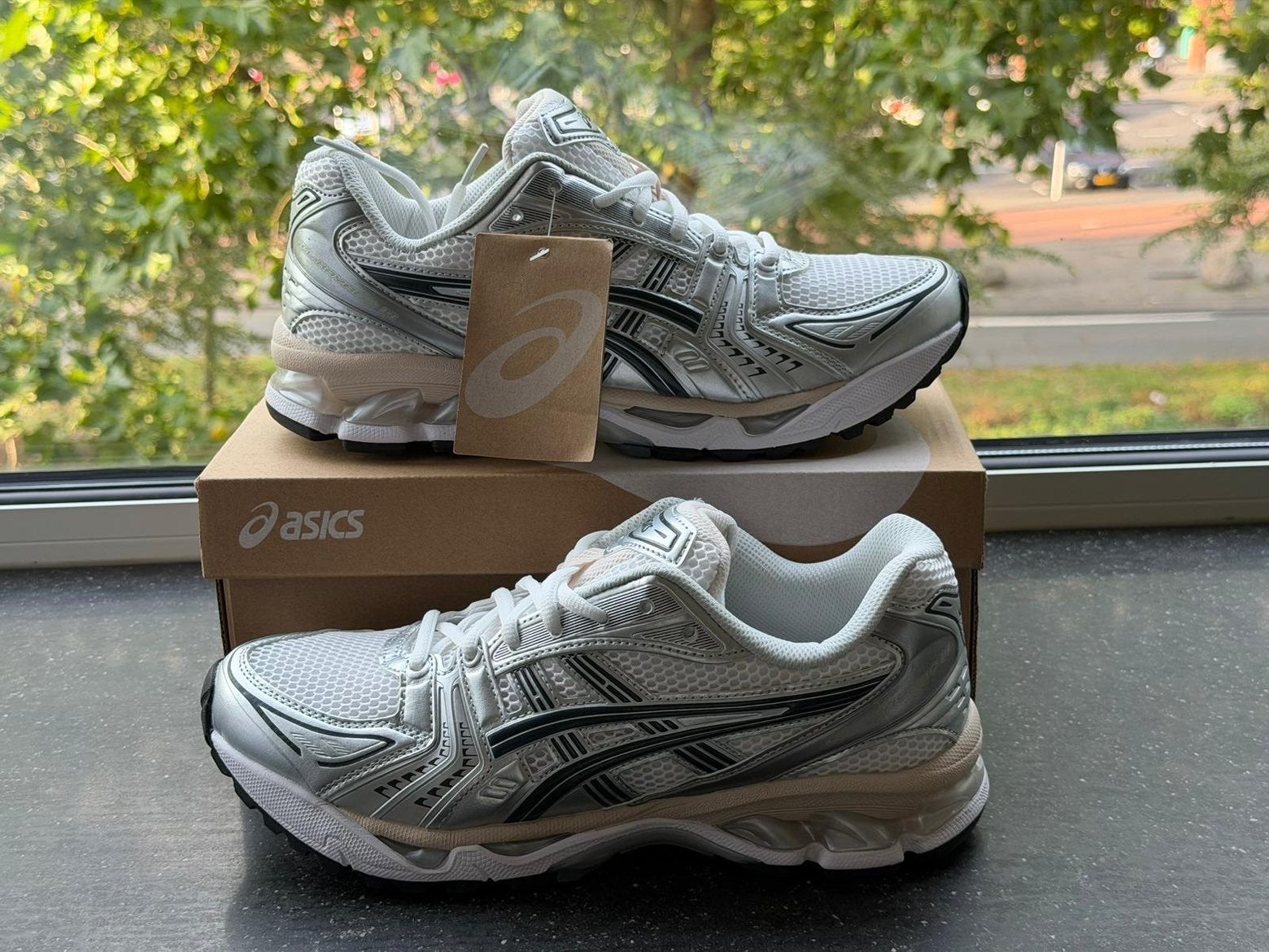Asics White Graphite Grey - 42/44, Ophalen, Wit, Nieuw, Sneakers of Gympen