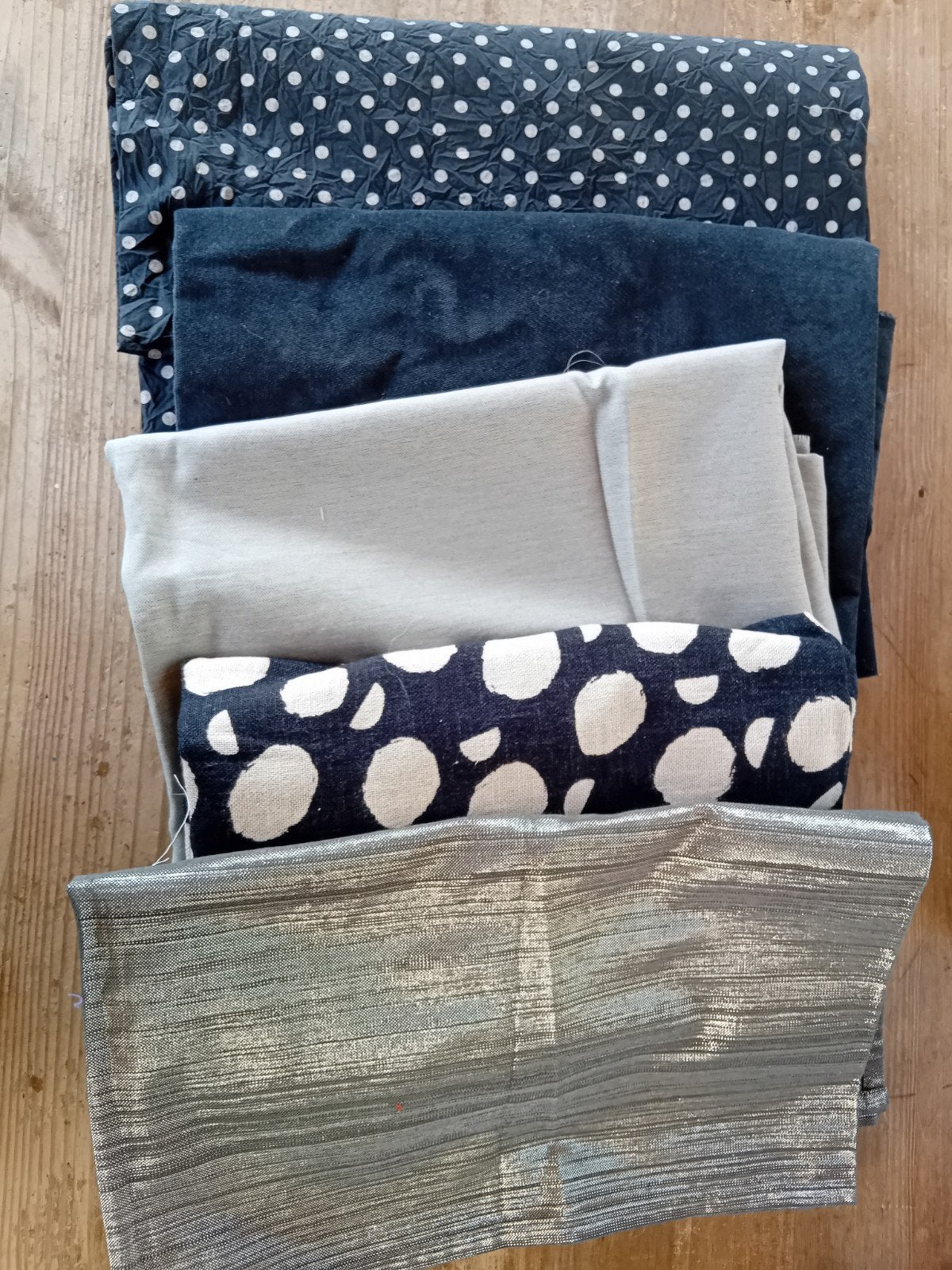 Stoffenpakket: 4 lappen grijs/blauw en zilveren tafelloper, Hobby en Vrije tijd, Blauw, 120 cm of meer, Ophalen of Verzenden, Katoen