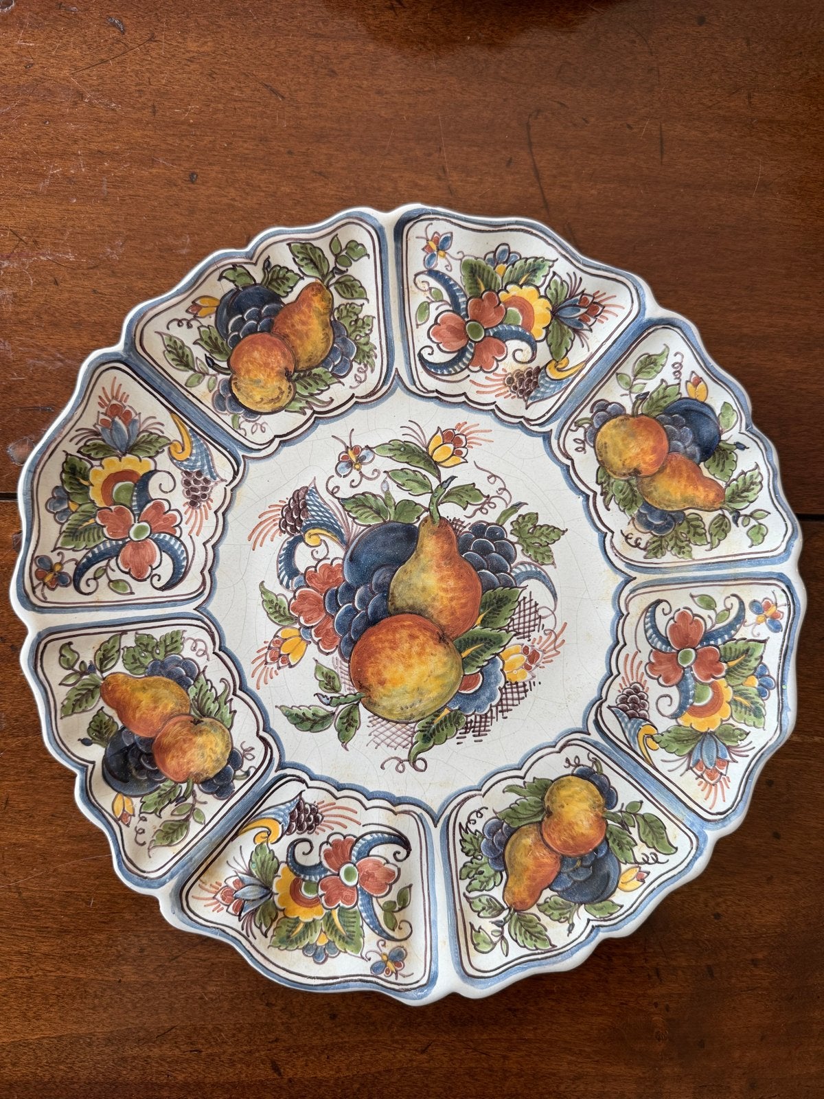 Antiek Makkum Aardewerk Schaal met Fruitdecor - Rond 28cm, Ophalen of Verzenden