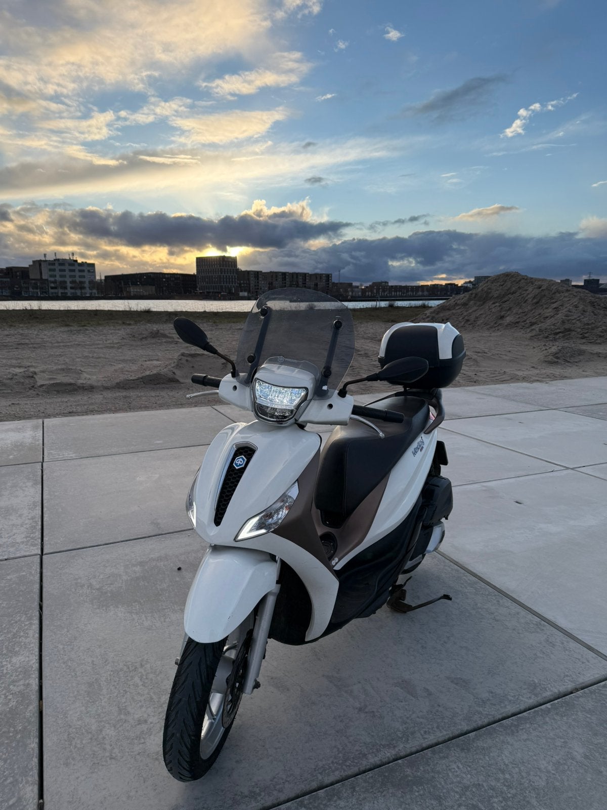 Piaggio medley 125, Ophalen, Overige modellen, Zo goed als nieuw, Benzine