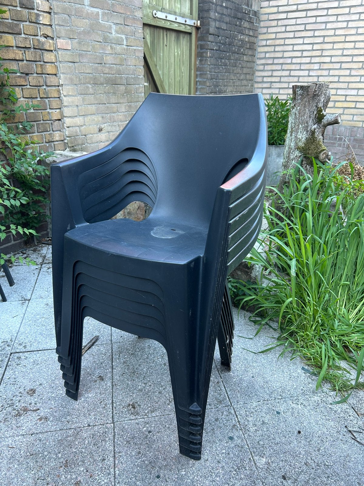 6 zwarte plastic tuinstoelen, Tuin en Terras, Tuinstoelen, Ophalen, Gebruikt, Plastic, Stapelbaar