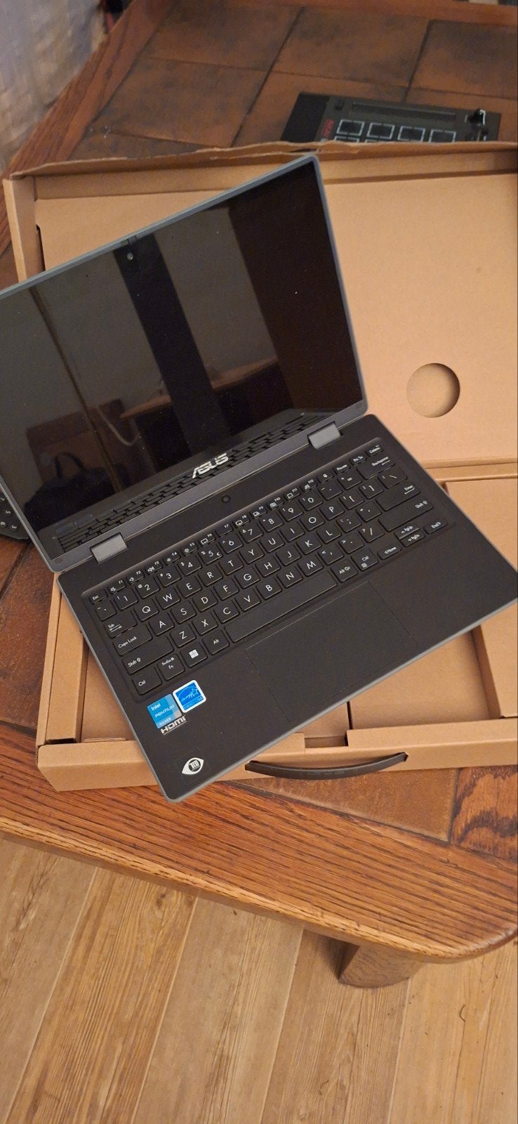 ASUS BR1100FKA 2-in-1 Laptop touchscreen - ZGAN!, Ophalen of Verzenden, Zo goed als nieuw, 2 tot 3 Ghz