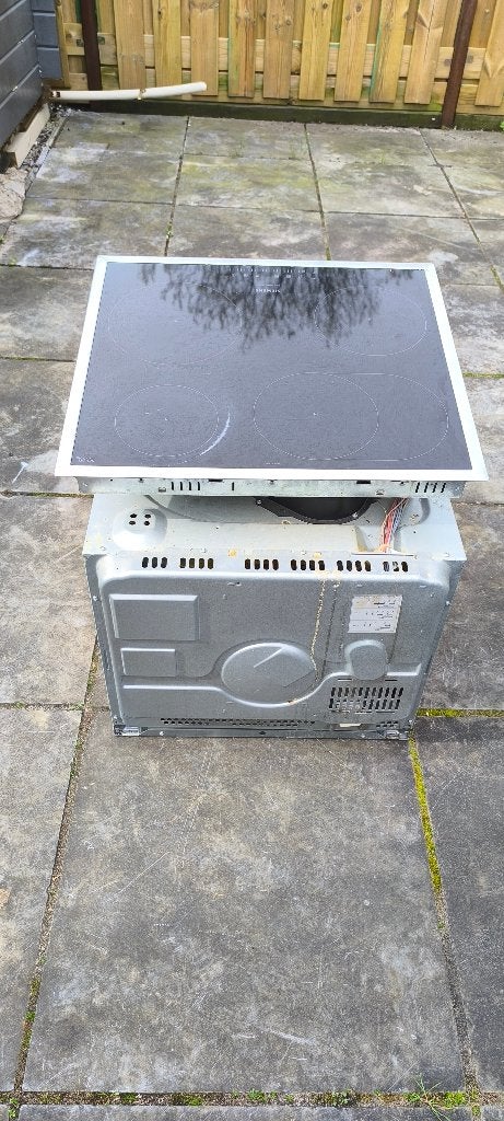 Gratis Siemens oven en kookplaat – werkend, Ophalen, Gebruikt, 4 kookzones, Inbouw