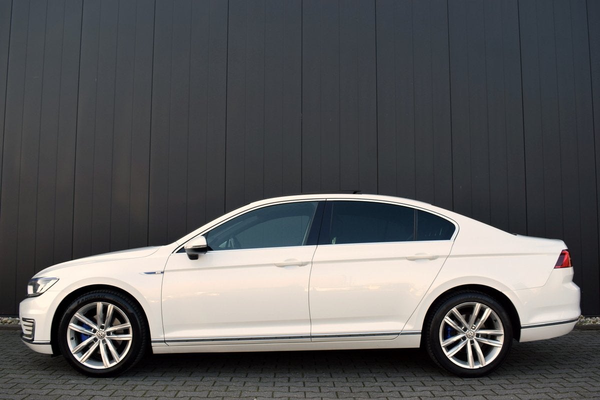 Volkswagen Passat 1.4 TSi GTE Highline LED | Panoramadak | C, Gebruikt, Met garantie (alle), 1622 kg, Wit
