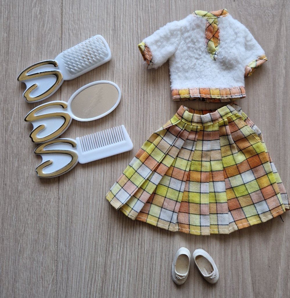 Tkp: vintage barbie Sindy set Lovely Lively Sindy, Verzenden, Gebruikt, Kleertjes