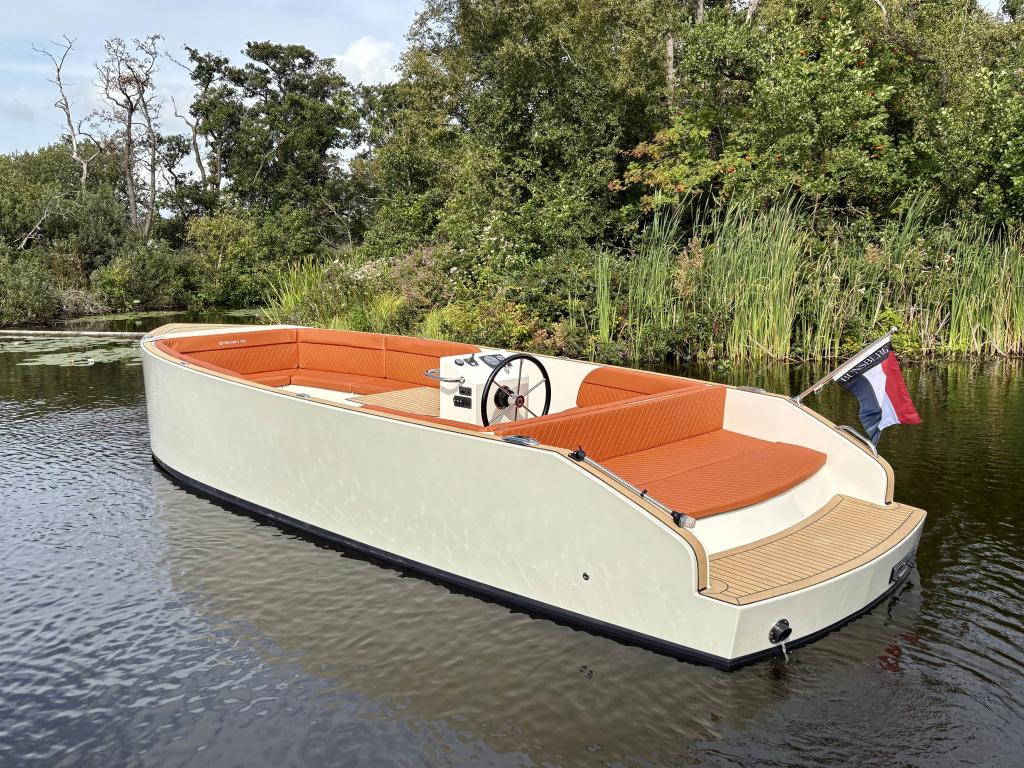 Atender 72 + 42 pk (bj 2025), Watersport en Boten, Sloepen, Gebruikt, Overige brandstoffen, Polyester
