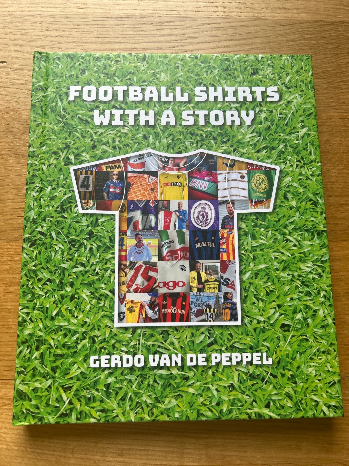 Football Shirts With A Story - Gerdo van de Peppel, Ophalen of Verzenden, Nieuw, Balsport