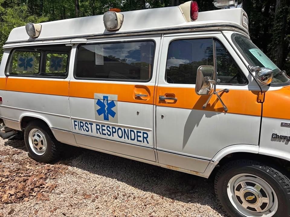 1977 en 1973 chevrolet beauville vanG20 G30 cargo ambulance, Achterwielaandrijving, 8 cilinders, Overige carrosserieën, Zwart