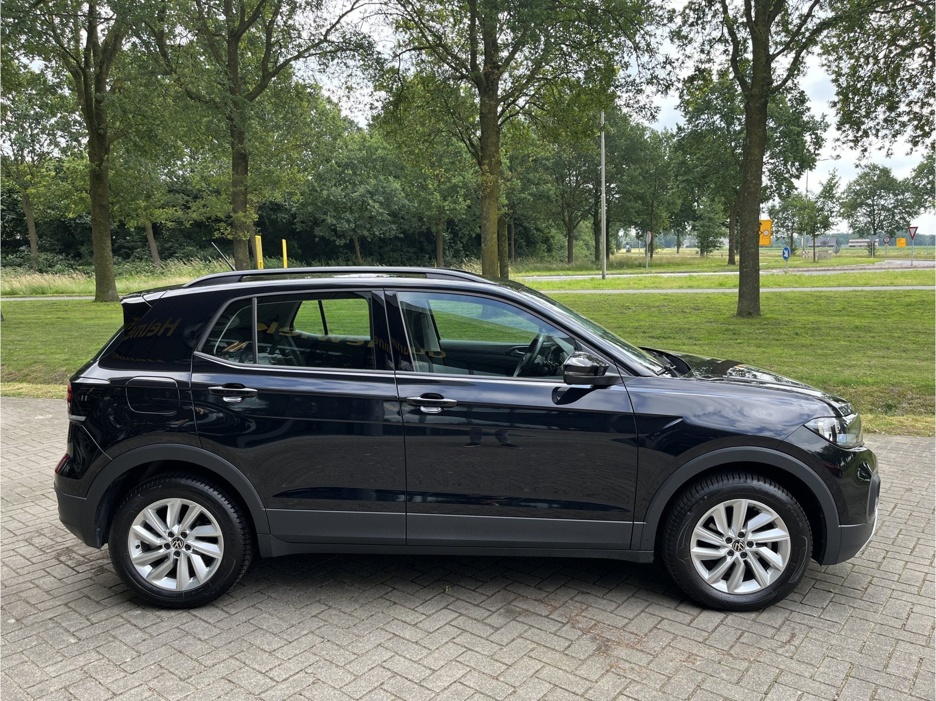 Volkswagen T-Cross 1.0 TSI Life | ACC | CAMERA | CARPLAY | C, Auto's, Gebruikt, Euro 6, Zwart, Bedrijf