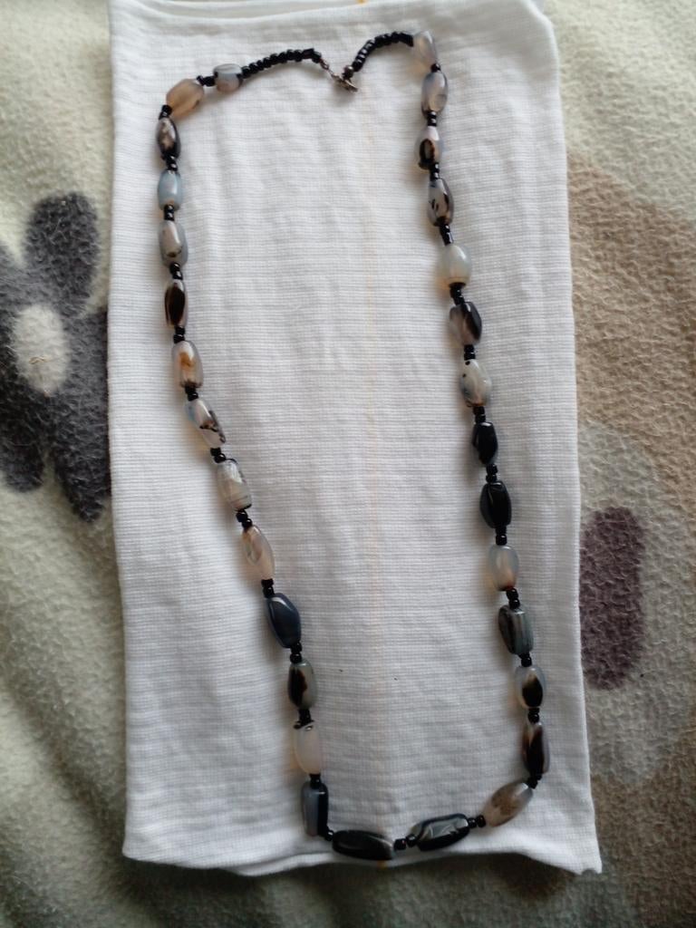 Halsketting met natuurstenen kralen - Grijs/Zwart, Sieraden, Tassen en Uiterlijk, Kettingen, Gebruikt, Ophalen of Verzenden, Steen of Mineraal