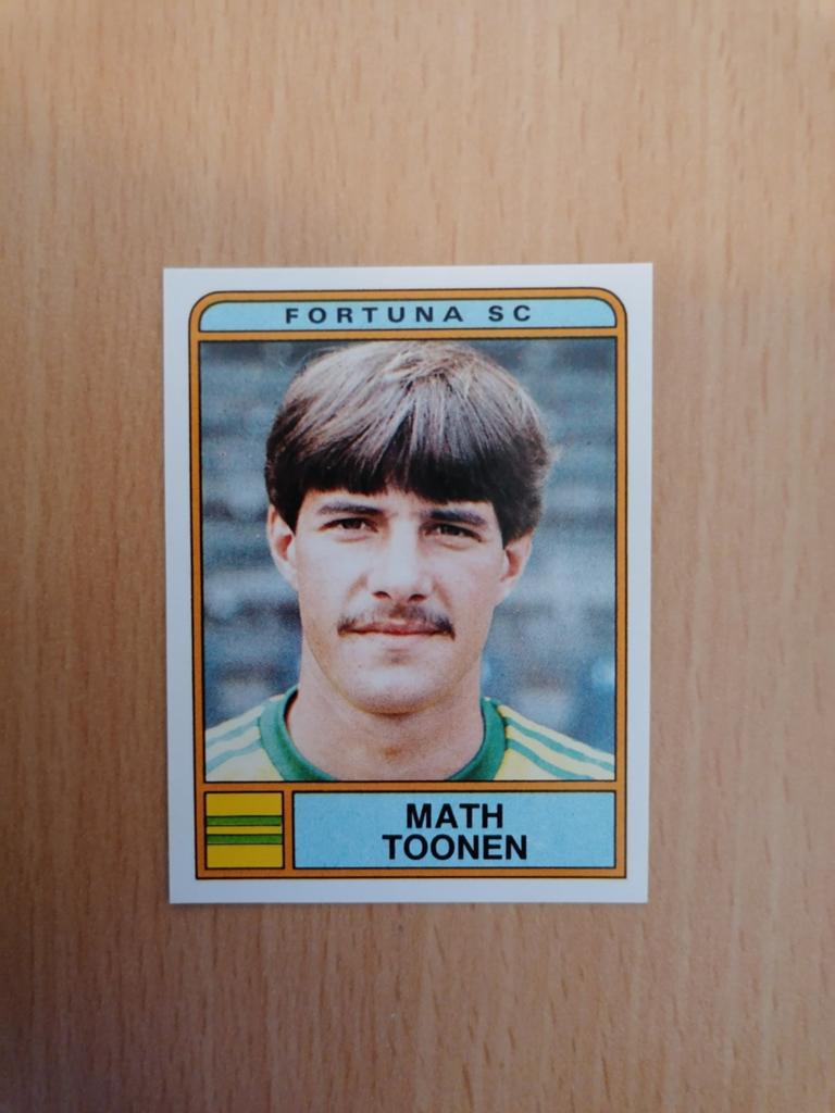 Panini Voetbal 84 #115 Math Toonen., Hobby en Vrije tijd, Stickers en Plaatjes, Ophalen of Verzenden, Zo goed als nieuw, Sticker