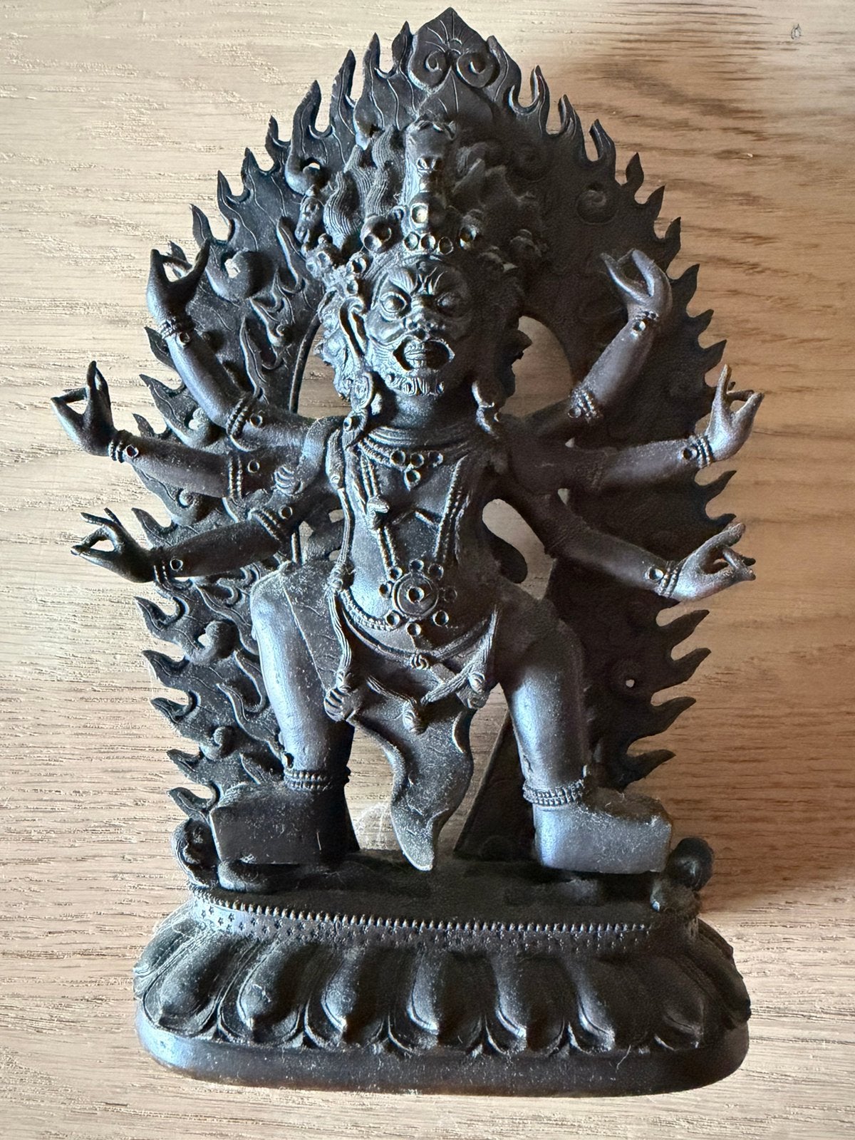 Zesarmige Mahākāla / krodha, 22 cm, Bruin, Gemerkt, Tibet