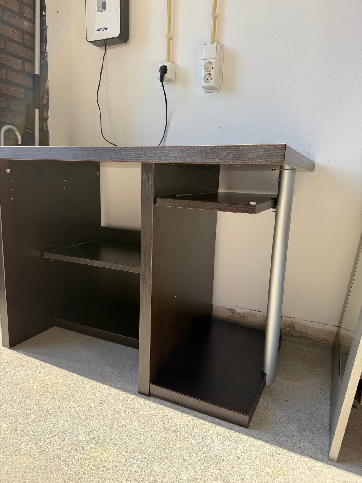 Donkerbruin computerbureau met opbergruimte, Gebruikt, Spaanplaat of MDF, Bruin, 70 cm