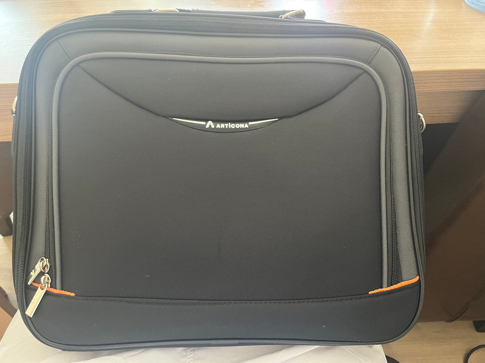 Laptoptas 15,6 inch Articona zo goed als nieuw, Computers en Software, Laptoptassen, Ophalen, Schouderband, 15 inch, Aktetas