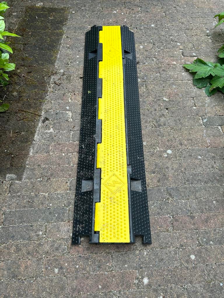 Kabelgoot / Kabelbrug - Zwart/Geel - 1 meter, Ophalen, Nieuw