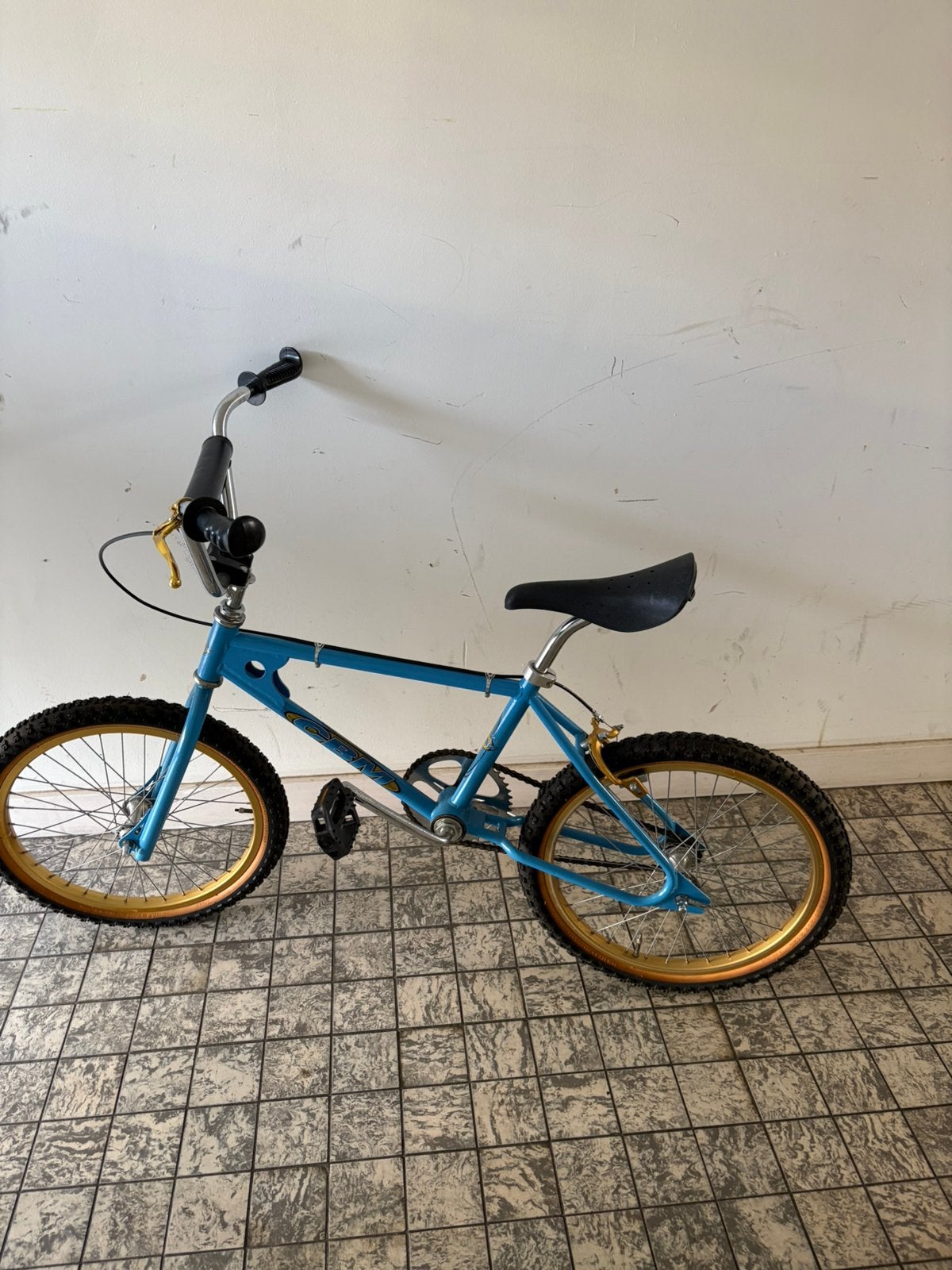 Blauwe bmx fiets met goudkmleurige velgen, Ophalen of Verzenden, Zo goed als nieuw, Staal, Voetsteunen