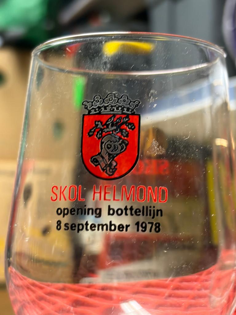 2 oude skol bier glazen dubbeldruk (1 koop), Verzamelen, Ophalen, Zo goed als nieuw, Bierglas