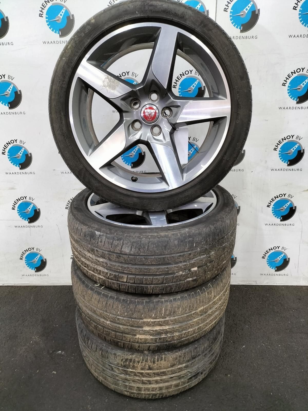 Jaguar  XE 2017  225/45 18 Pirelli zomerset  GX73-1007-FA, Auto-onderdelen, Banden en Velgen, 18 inch, -, -, Banden en Velgen